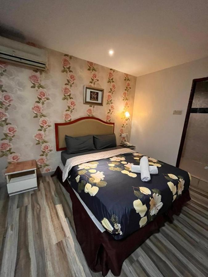 Mr Hotel Nusa Bestari Skudai Exterior foto